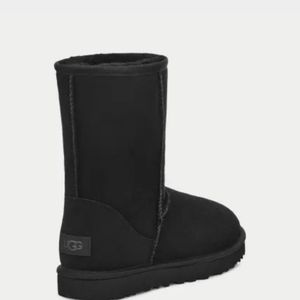 UGG classic boots short II size 8